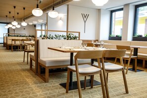 Déjeuner et dîner servis sur place