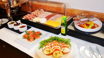 Free daily buffet breakfast