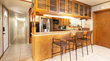 House, 3 Bedrooms | Private kitchen | Fridge, microwave, dishwasher, coffee/tea maker