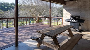 House, 3 Bedrooms | Property grounds