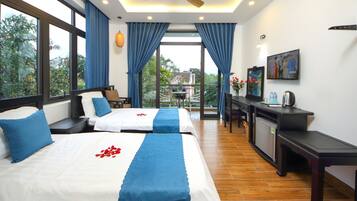 Hypo-allergenic bedding, minibar, individually decorated