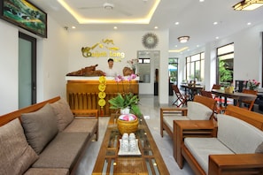 Lobby lounge - Quynh Long Villa (Da Nang)