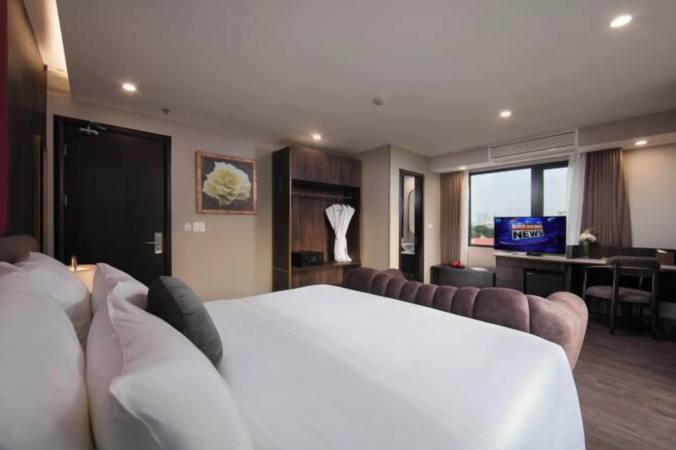 In-room safe, desk, blackout drapes, soundproofing