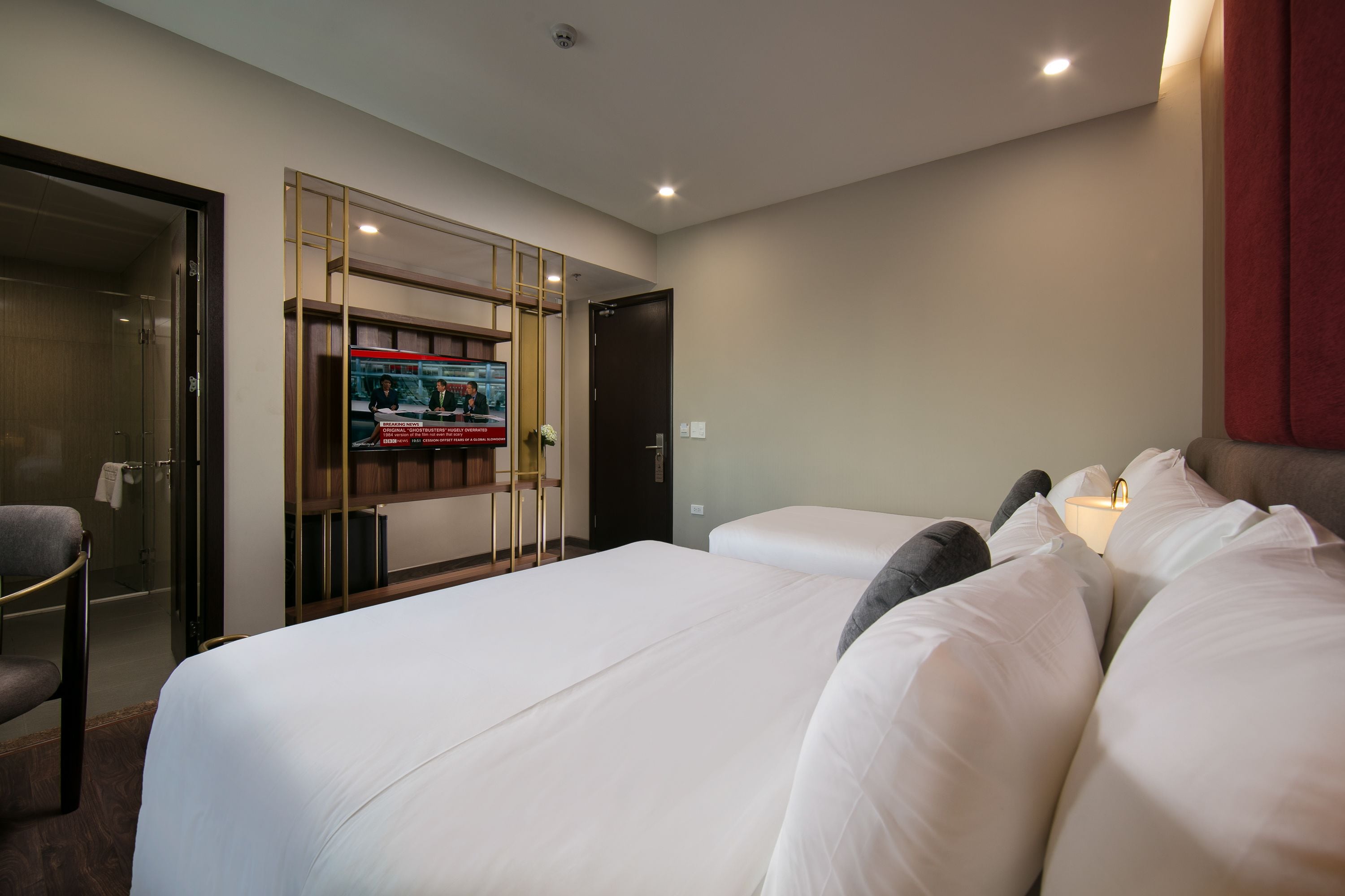 1 bedroom, in-room safe, desk, blackout curtains