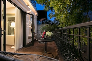 行政套房, 陽台, 城市景觀 | 客房內保險箱、書桌、遮光布/窗簾、隔音