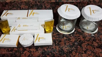 Phòng 2 giường đơn Deluxe, không hút thuốc | Tiện nghi phòng tắm | Buồng tắm vòi sen, đồ dùng nhà tắm miễn phí