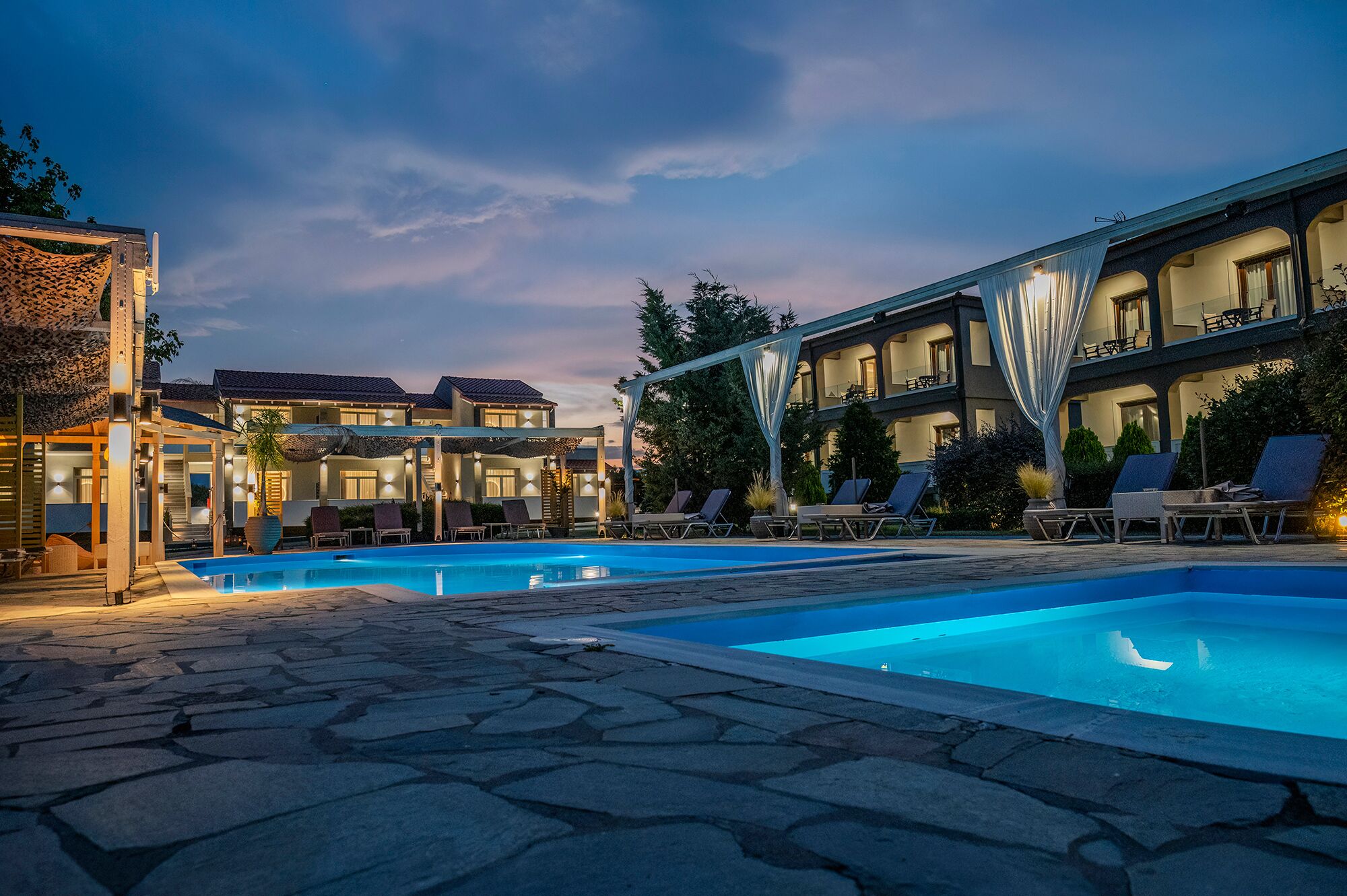 المنشأة من الخارج