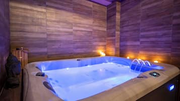 Sauna y tina de hidromasaje