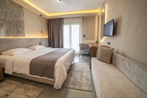 Ropa de cama hipoalergénica, minibar y escritorio 