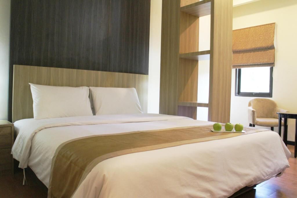 Minibar, in-room safe, desk, free WiFi