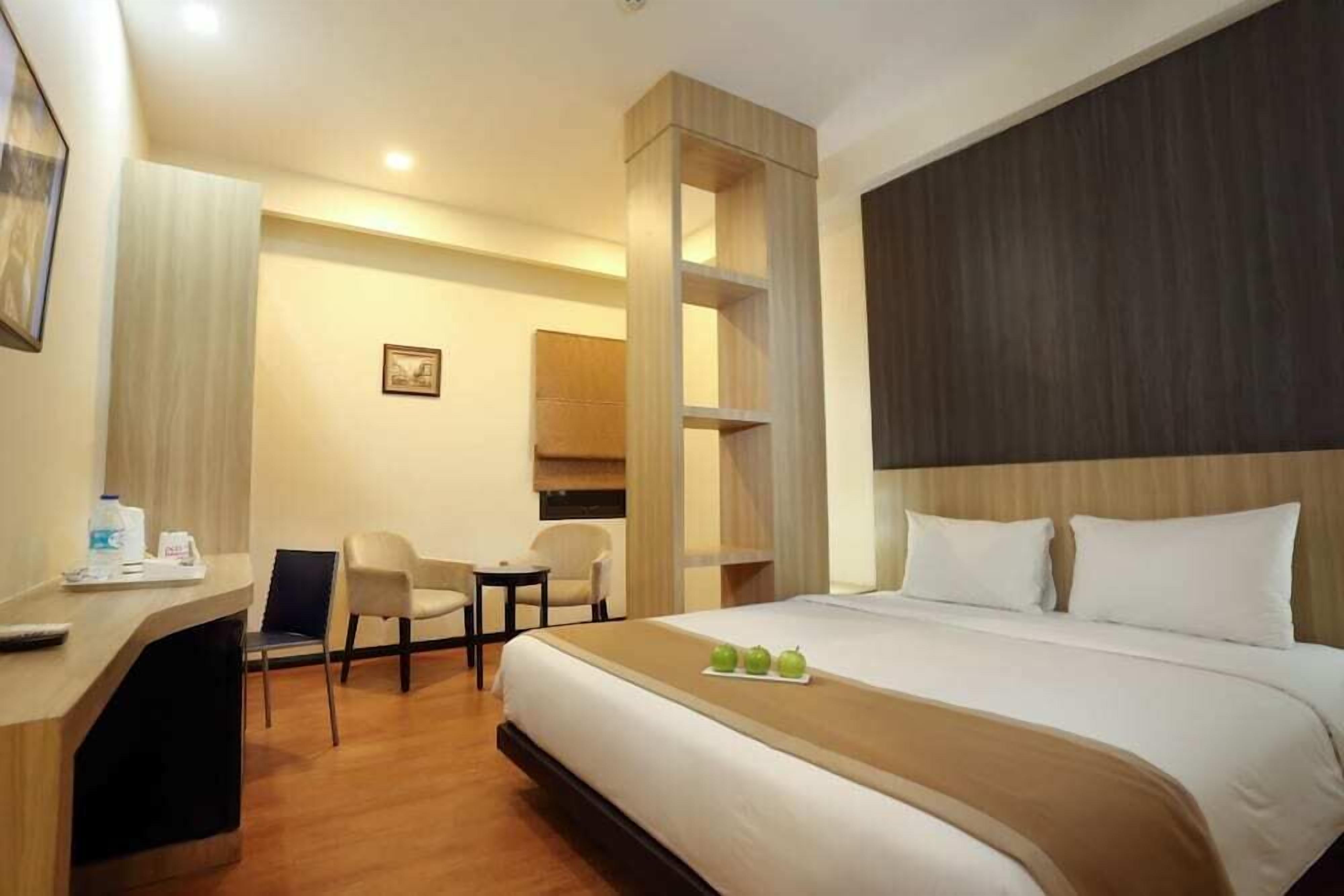 Minibar, in-room safe, desk, free WiFi