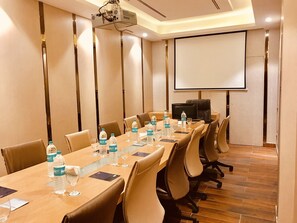 Business centre - Jrd Pride - A Unit Of Jrd Exotica (New Delhi)