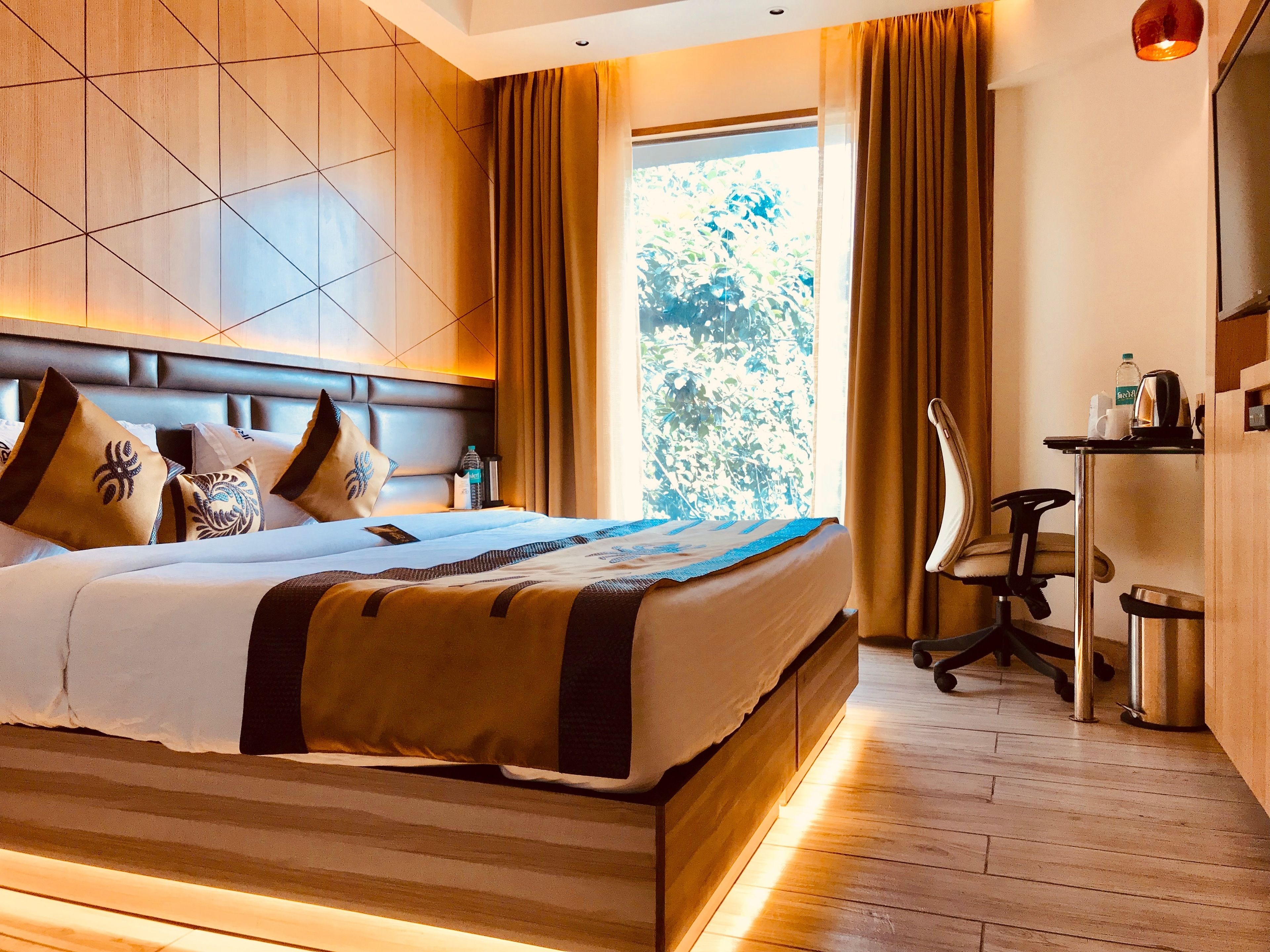 Superior Double or Twin Room, 1 Large Twin Bed, Non Smoking | In-room safe, desk, soundproofing, free WiFi