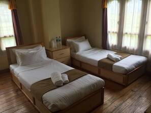 1 bedroom, rollaway beds, free WiFi, bed sheets - Hotel Phunsum (Paro)