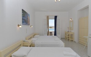 Triple Room (Upper floor) | In-room safe, desk, iron/ironing board, free WiFi - Bocamviglies By The Sea (Paros)