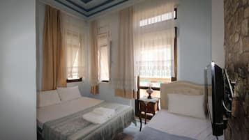 Tremannsrom (Mavi) | Skrivebord, wi-fi (inkludert) og sengetøy