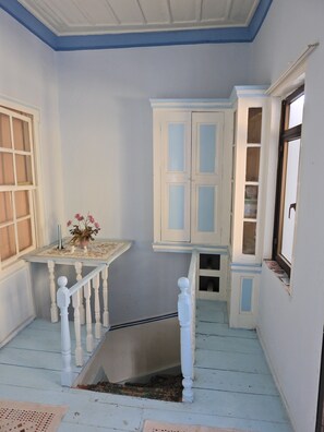 Staircase - Ayvalık Ugurlu Konak Butik Otel (Ayvalik)