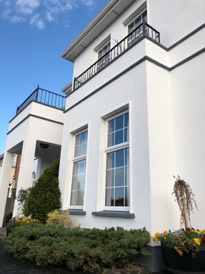 Exterior - Amber Berry (Galway)