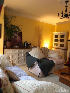 Interior - Amber Berry (Galway)