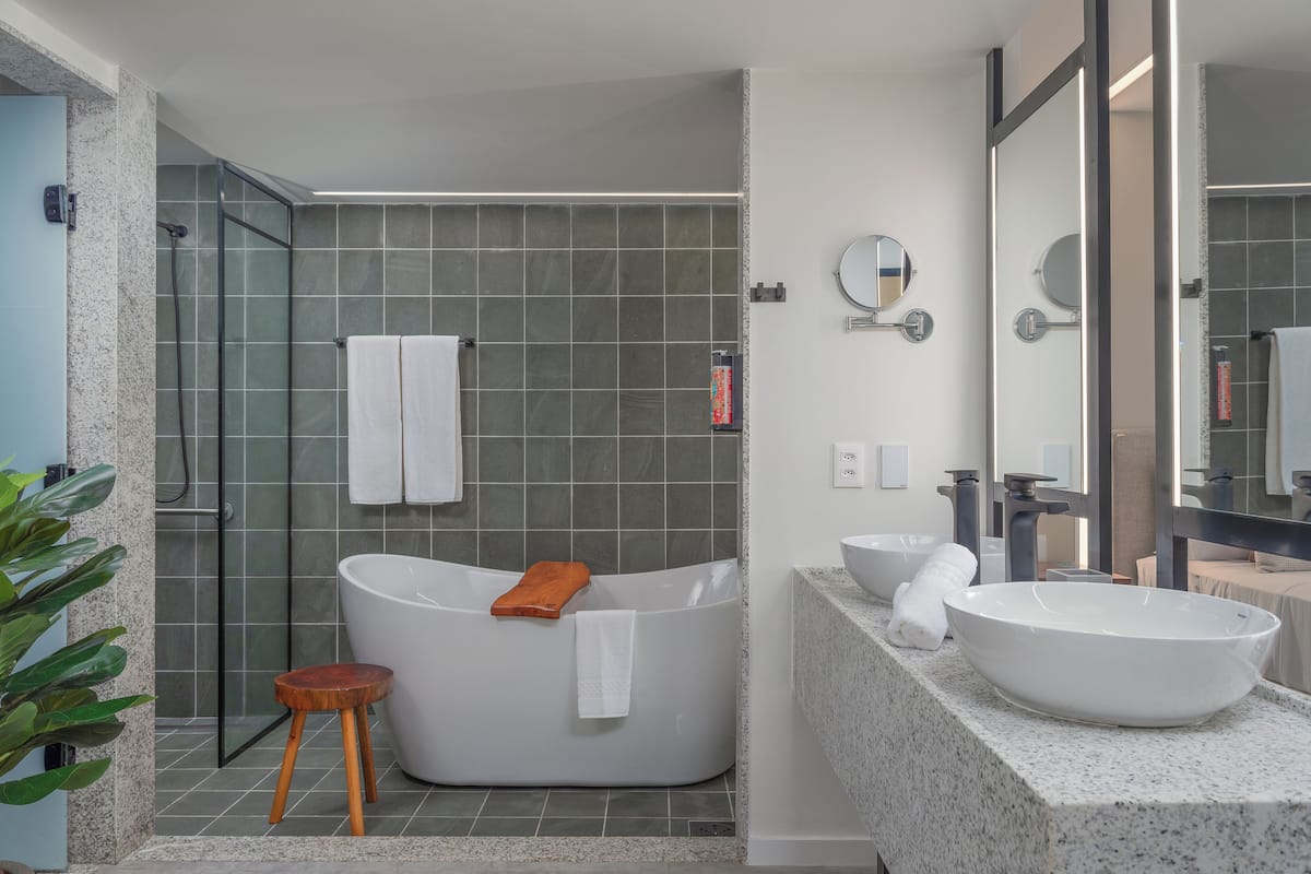 garden exclusive | bathroom | shower, rainfall showerhead, free toiletries, hair dryer