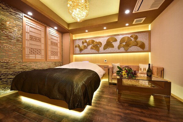 Deluxe-dobbeltværelse | Premium-sengetøj, dundyner, individuelt design, mørklægningsgardiner