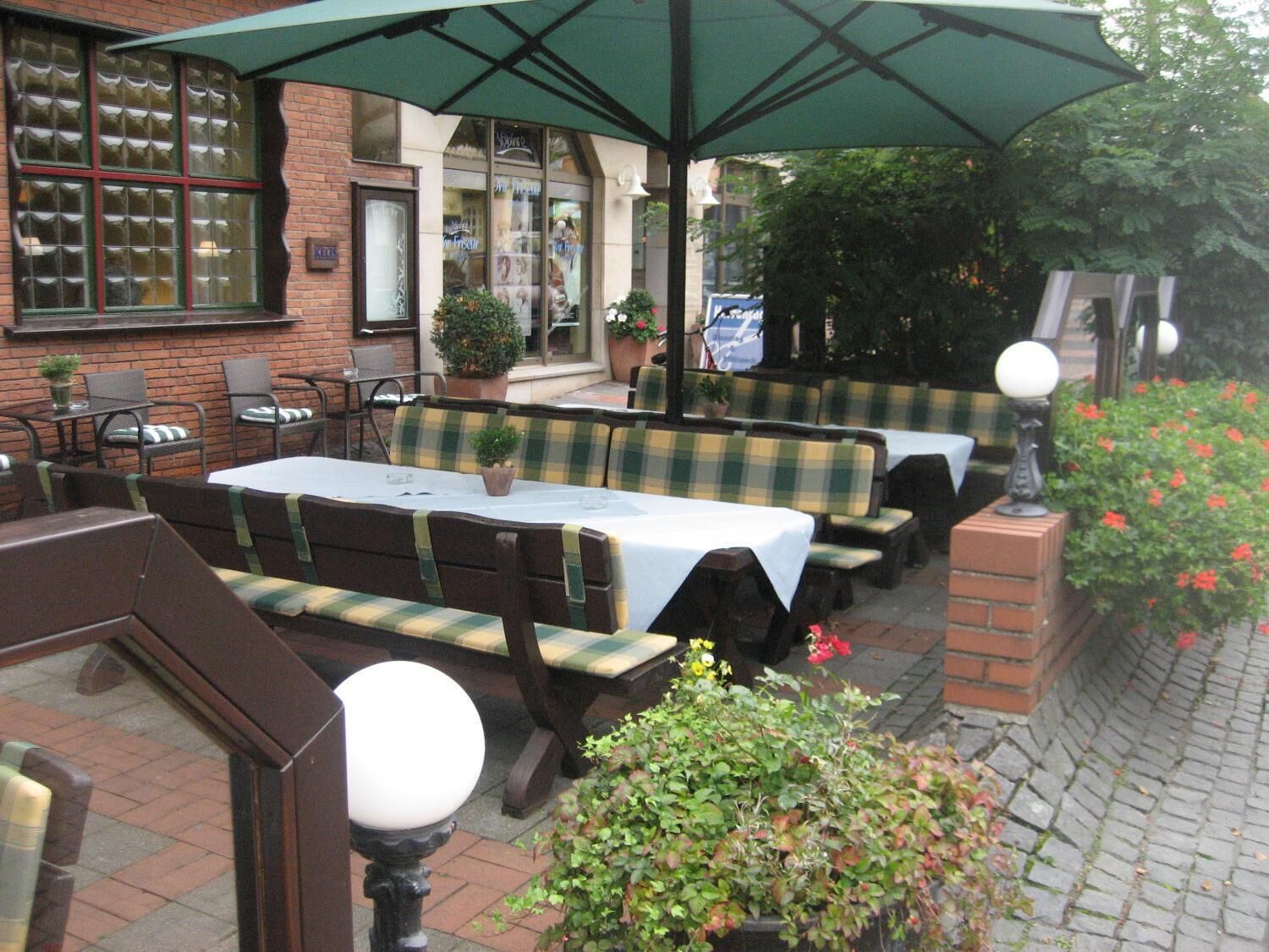 lunch and dinner served, local cuisine