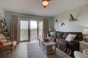 Fernseher, Kamin, DVD-Player