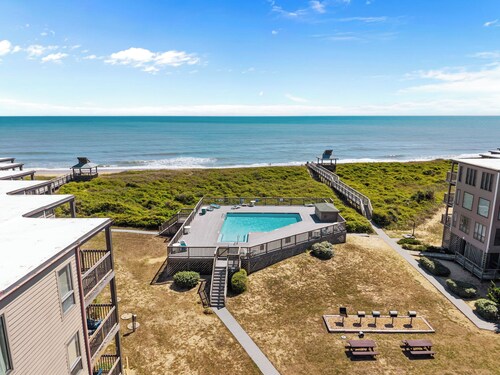 A Stunning Oceanfront Condo, Flex-Stay with Minimum 3-4 Nights