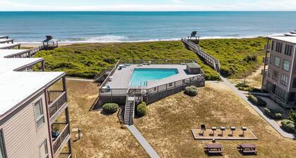 A Stunning Oceanfront Condo, Flex-Stay with Minimum 3-4 Nights