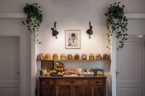 Flat-screen TV - Borgo Vergini Garden (Naples)