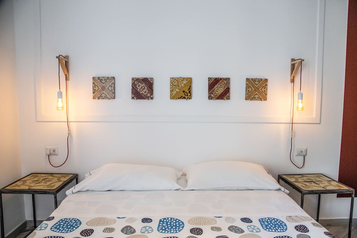 Room 5 - Deluxe Triple | 1 bedroom, individually decorated, individually furnished