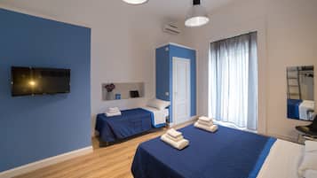 Room 1 - Deluxe Triple + 1 | 1 chambre, décoration personnalisée, ameublement personnalisé