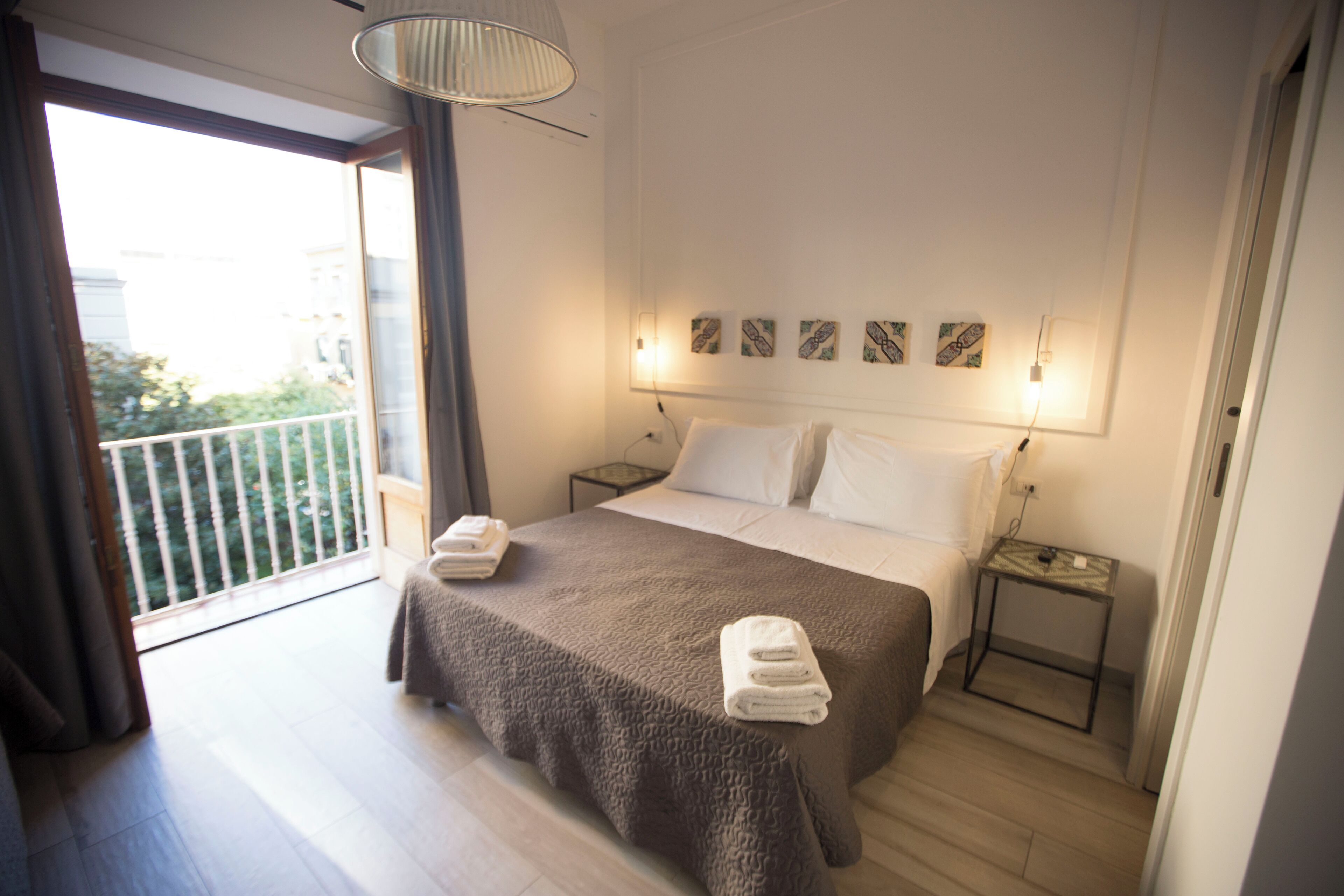 Room 10 - Deluxe Triple | City view