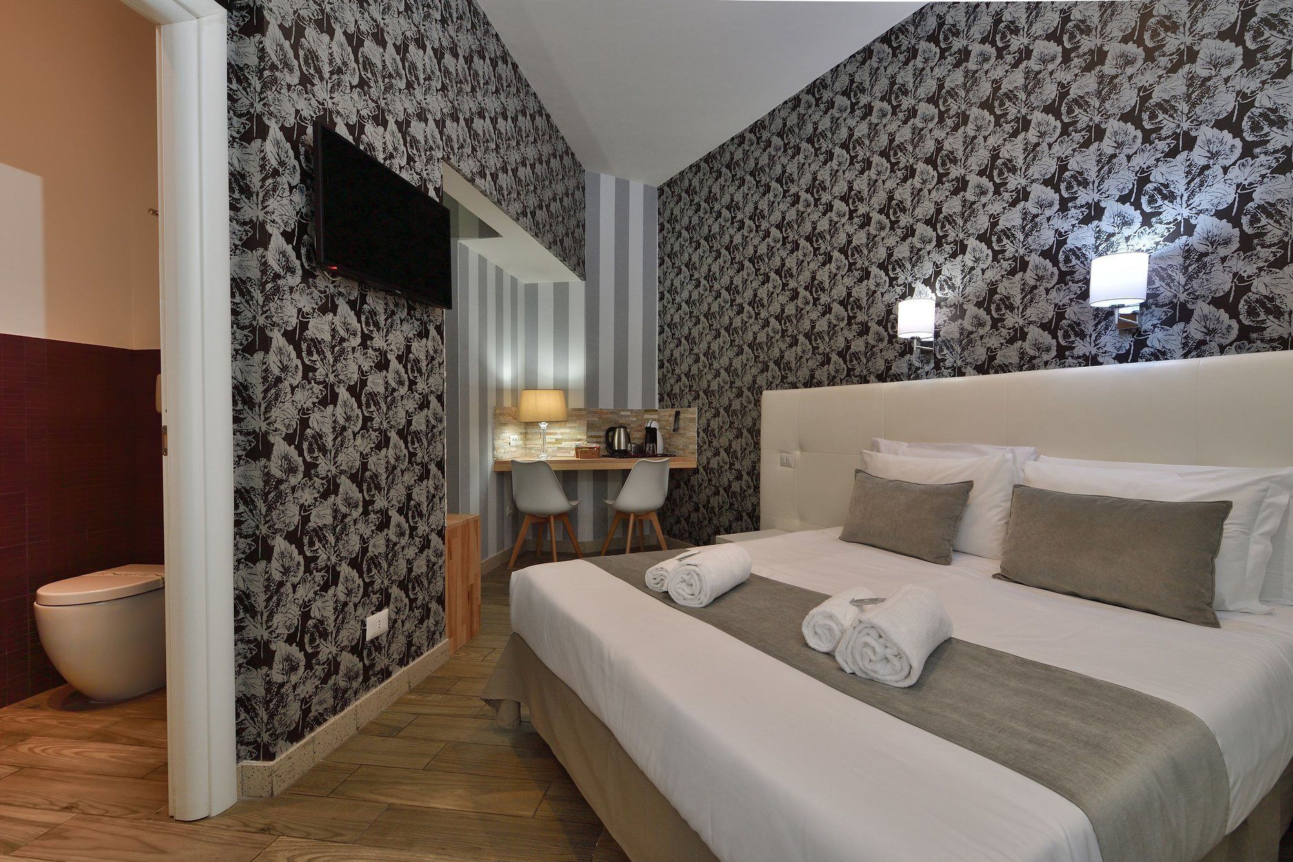 Superior Double or Twin Room | Desk, soundproofing, iron/ironing board, free cots/infant beds