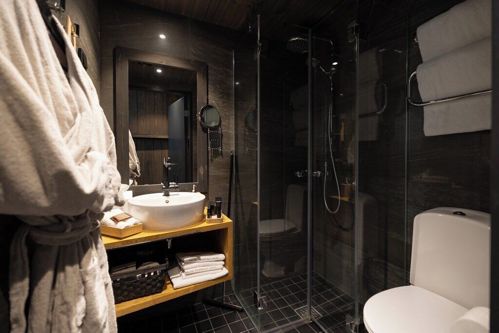 arctic treehouse suite double (extra bed) and view | bathroom | shower, rainfall showerhead, eco-friendly toiletries, hair dryer