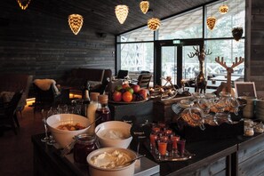 Free daily full breakfast 