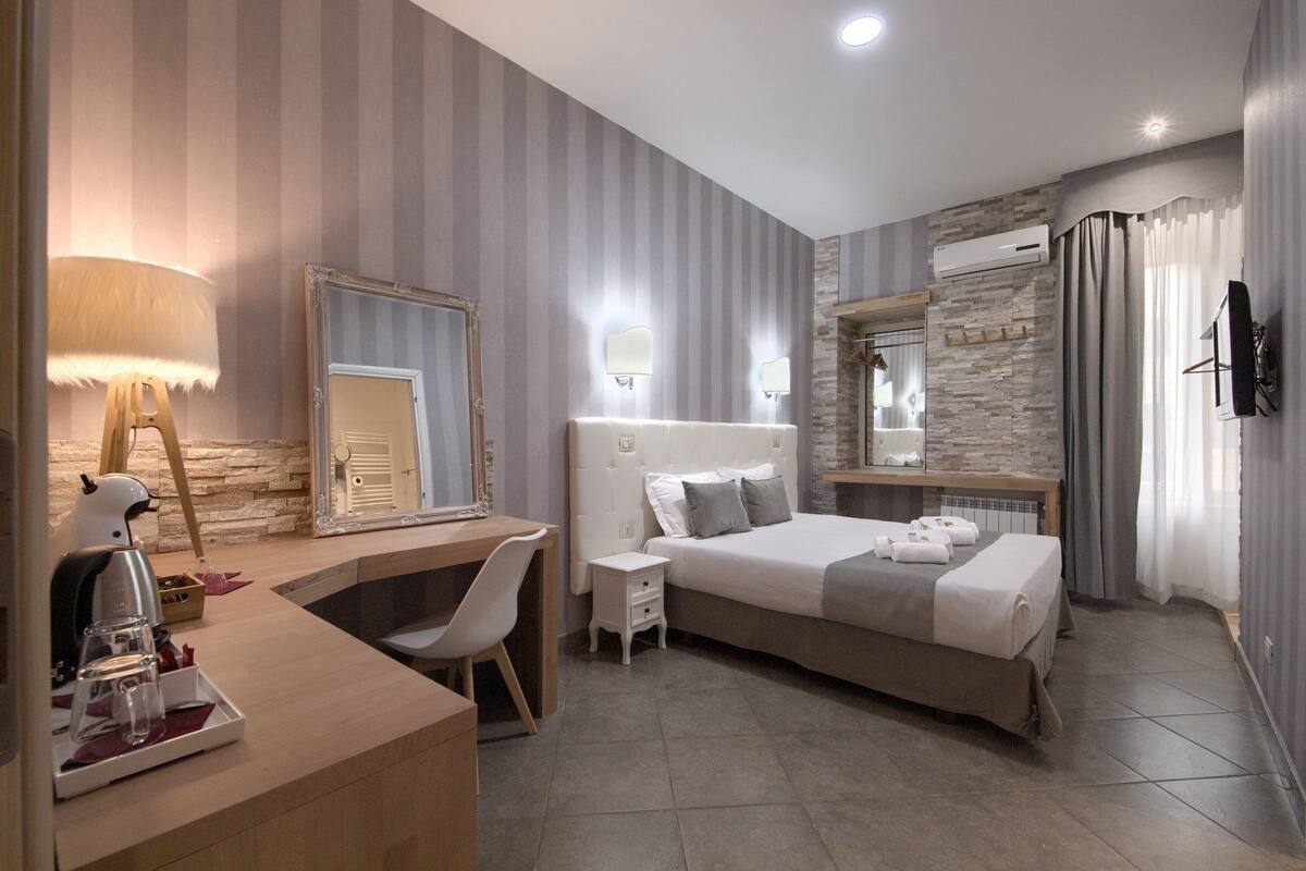 Superior Double or Twin Room | Desk, soundproofing, iron/ironing board (on request), WiFi (free)