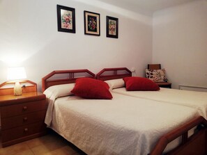 4 عدّة غرف نوم وواي فاي مجانًا وملاءات أسرّة