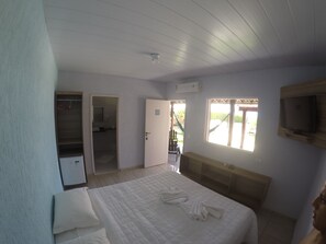 Minibar, free WiFi, bed sheets