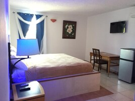 Ropa de cama de alta calidad, escritorio y cortinas blackout 