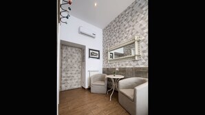 Unclassified image, 5 of 29, button - Domus Pietro Inn (Rome)