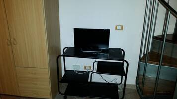 Studio, Annex (100 meters from main building) | Verdunkelungsvorhänge, Babybetten, kostenloses WLAN, Bettwäsche