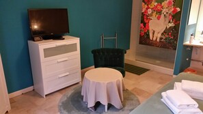 Dobbeltrom, delt bad | Blendingsgardiner, barnesenger, wi-fi (inkludert) og sengetøy