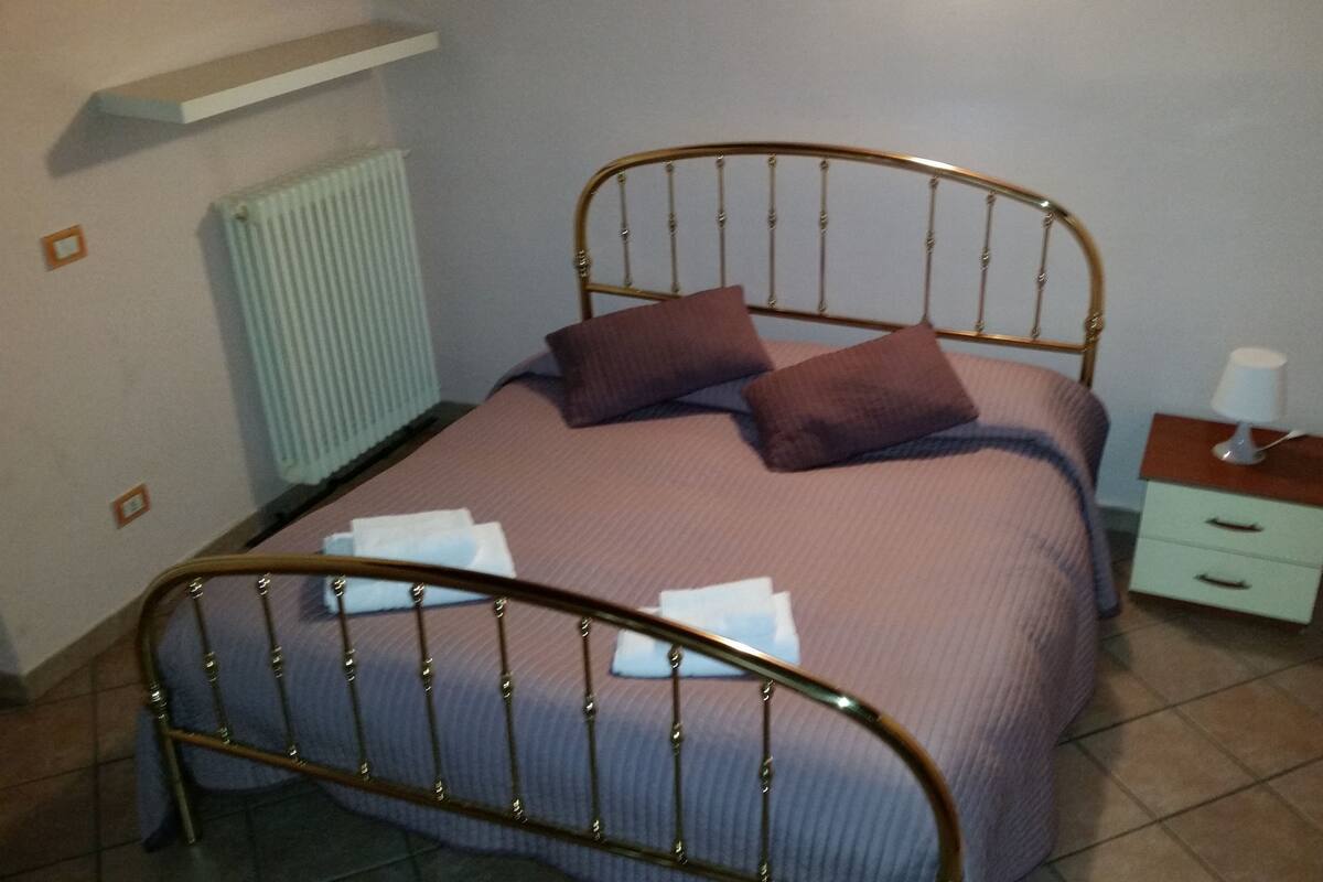 Studio, bijgebouw (100 meters from main building) | Verduisterende gordijnen, babybedden, gratis wifi, beddengoed