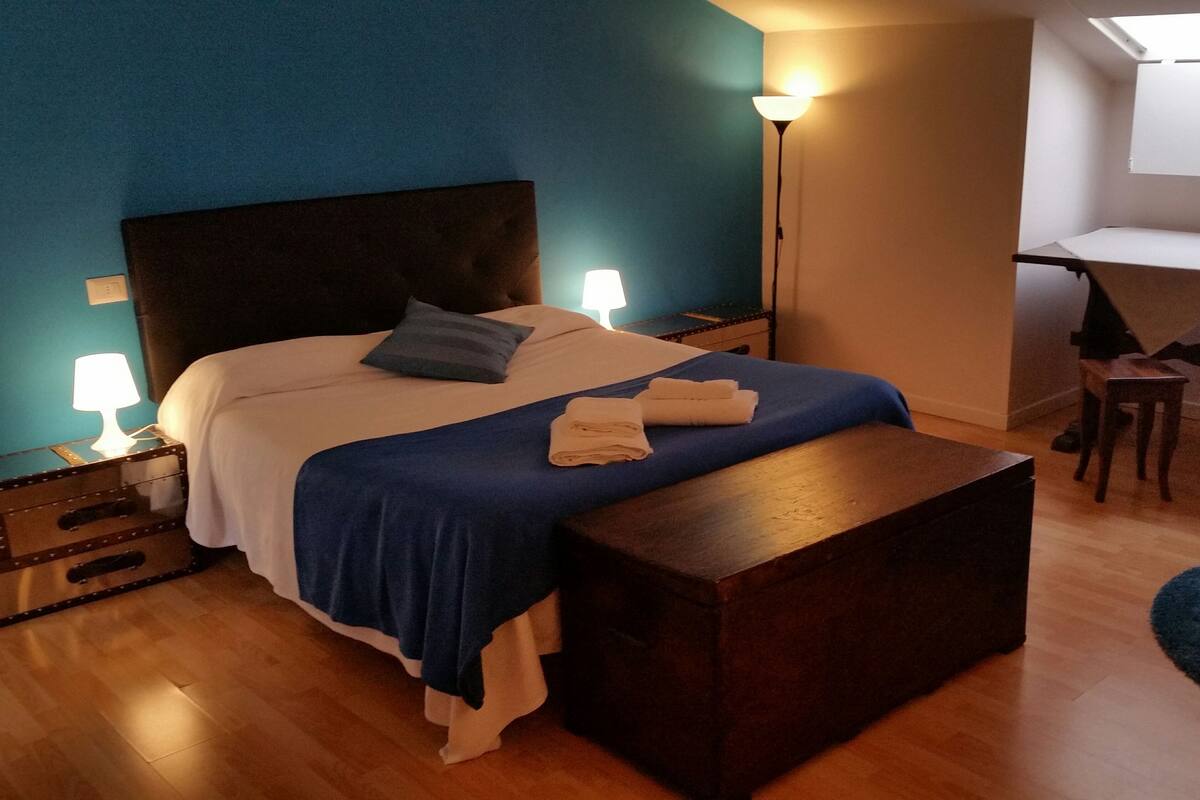 Blackout drapes, cribs (surcharge), WiFi (free), bed sheets