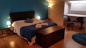 Cortinas blackout, berços (sobretaxa), Wi-Fi de cortesia, roupa de cama