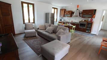 Lägenhet - 2 sovrum | Vardagsrum | Platt-tv