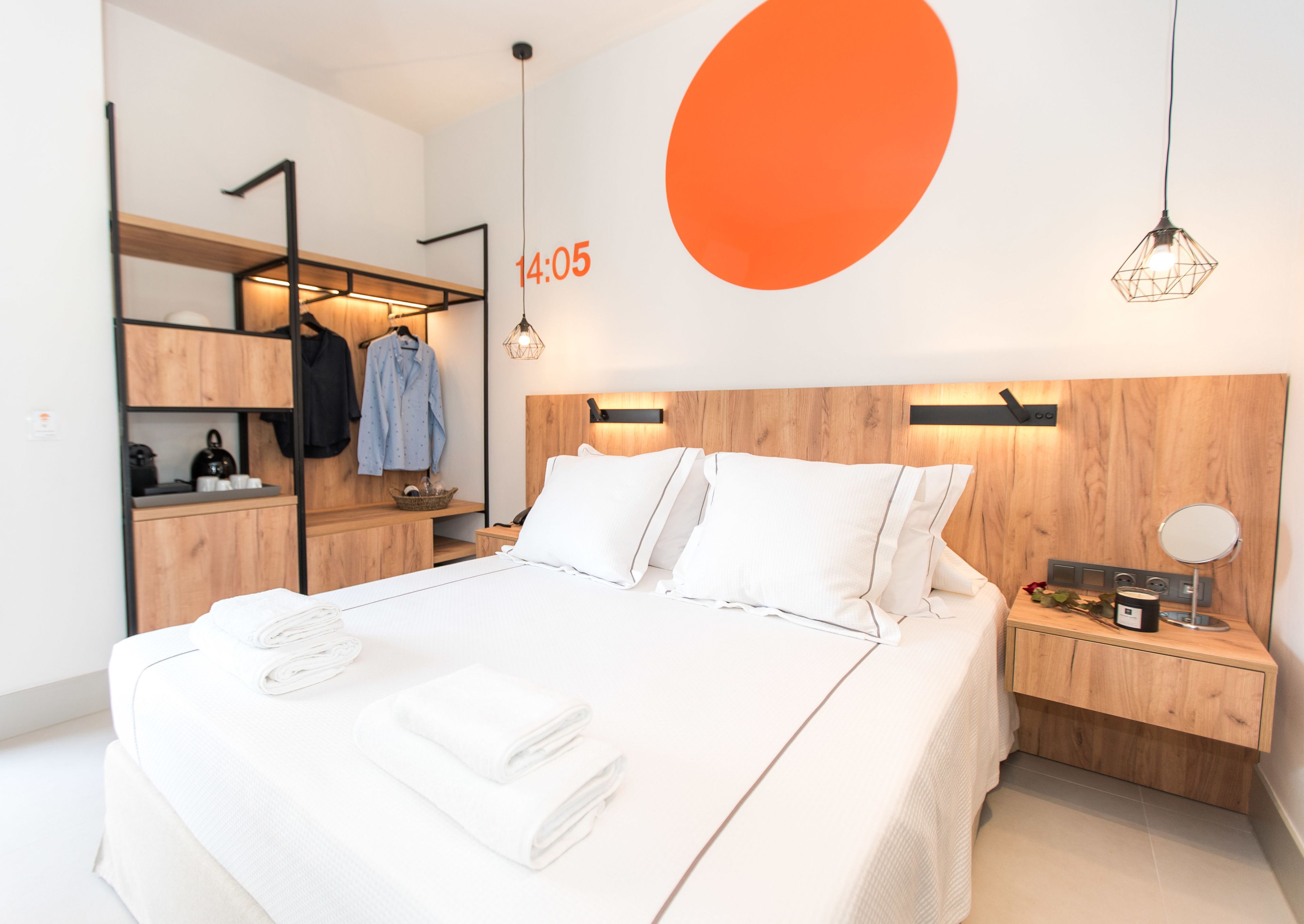 Superior Double Room - First Floor | Minibar, caja fuerte, decoración individual y mobiliario individual