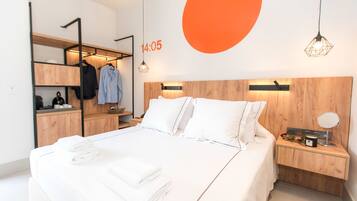 Habitació doble Deluxe, 1 llit de matrimoni gran, no fumadors | Minibar, caixa forta a l'habitació i decoració individual