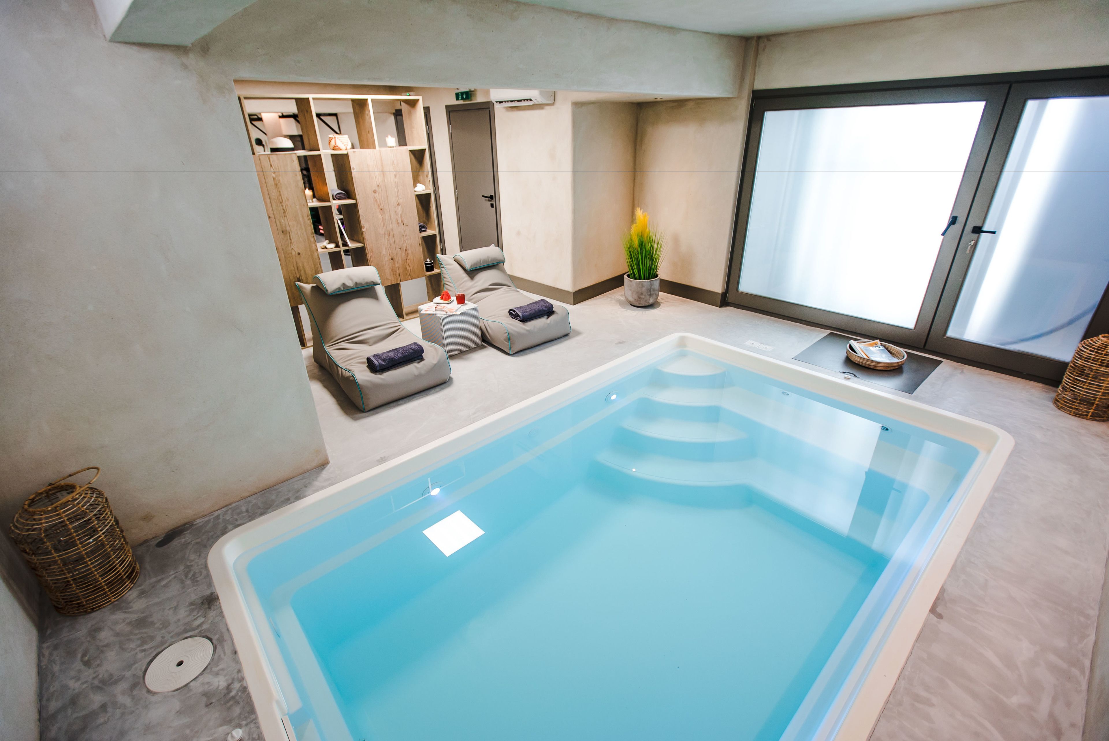 Una piscina cubierta